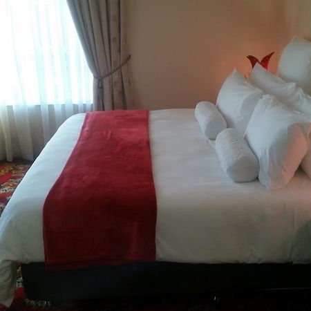 African Phoenix Guest Lodge Kempton Park Exterior foto