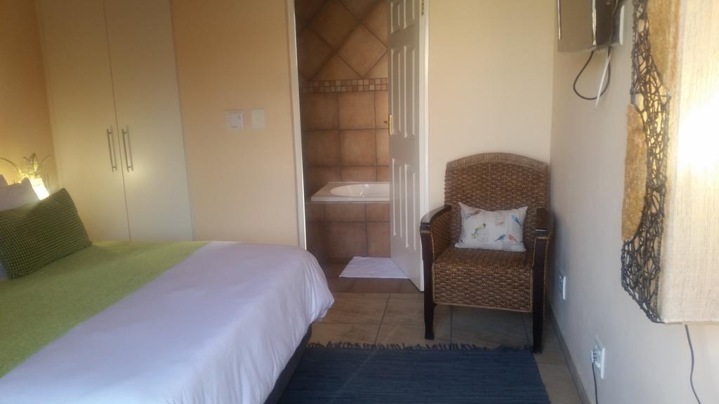 African Phoenix Guest Lodge Kempton Park Exterior foto