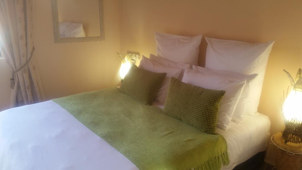 African Phoenix Guest Lodge Kempton Park Exterior foto