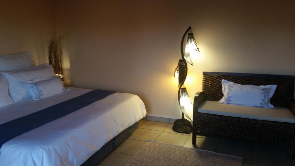 African Phoenix Guest Lodge Kempton Park Exterior foto