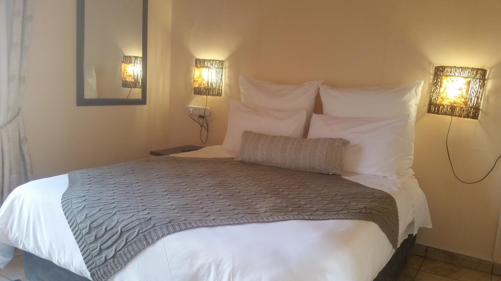 African Phoenix Guest Lodge Kempton Park Exterior foto