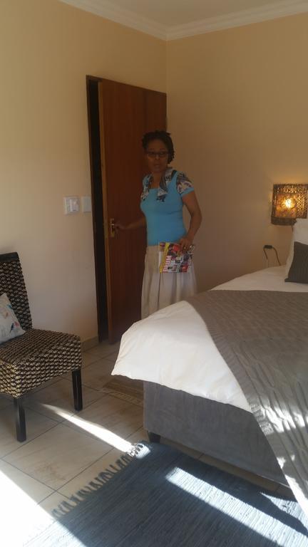 African Phoenix Guest Lodge Kempton Park Exterior foto