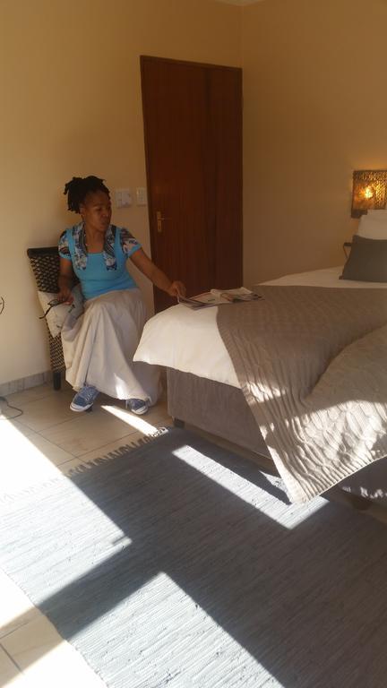 African Phoenix Guest Lodge Kempton Park Exterior foto