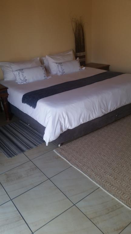 African Phoenix Guest Lodge Kempton Park Exterior foto