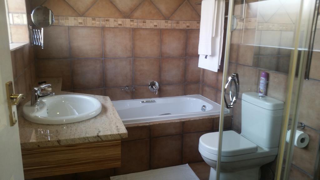 African Phoenix Guest Lodge Kempton Park Exterior foto