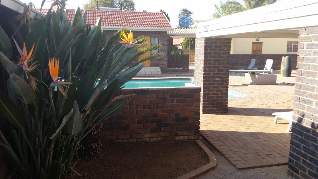 African Phoenix Guest Lodge Kempton Park Exterior foto