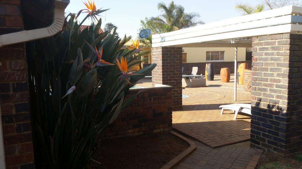 African Phoenix Guest Lodge Kempton Park Exterior foto