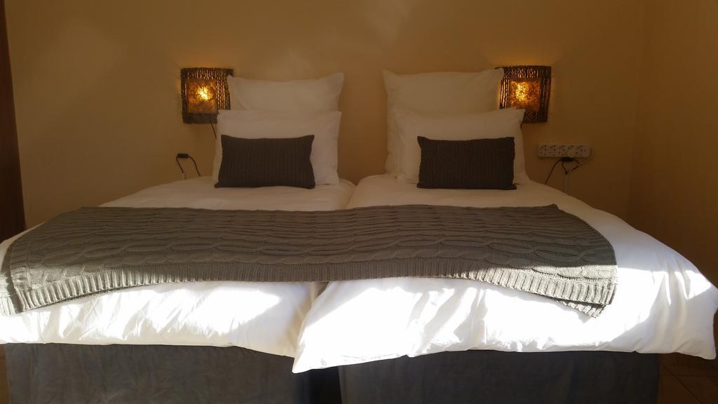 African Phoenix Guest Lodge Kempton Park Exterior foto