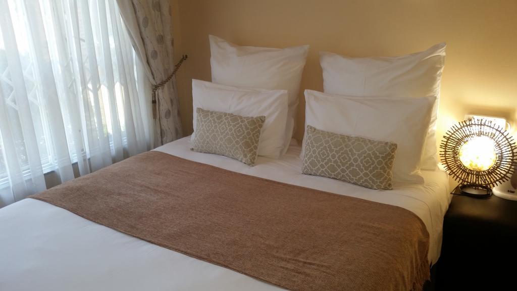 African Phoenix Guest Lodge Kempton Park Exterior foto