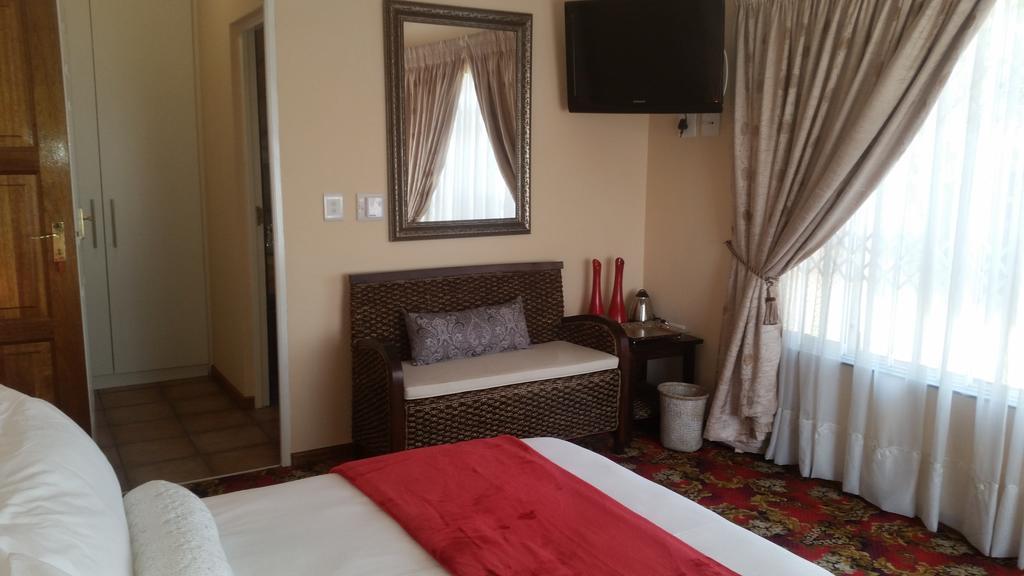 African Phoenix Guest Lodge Kempton Park Exterior foto