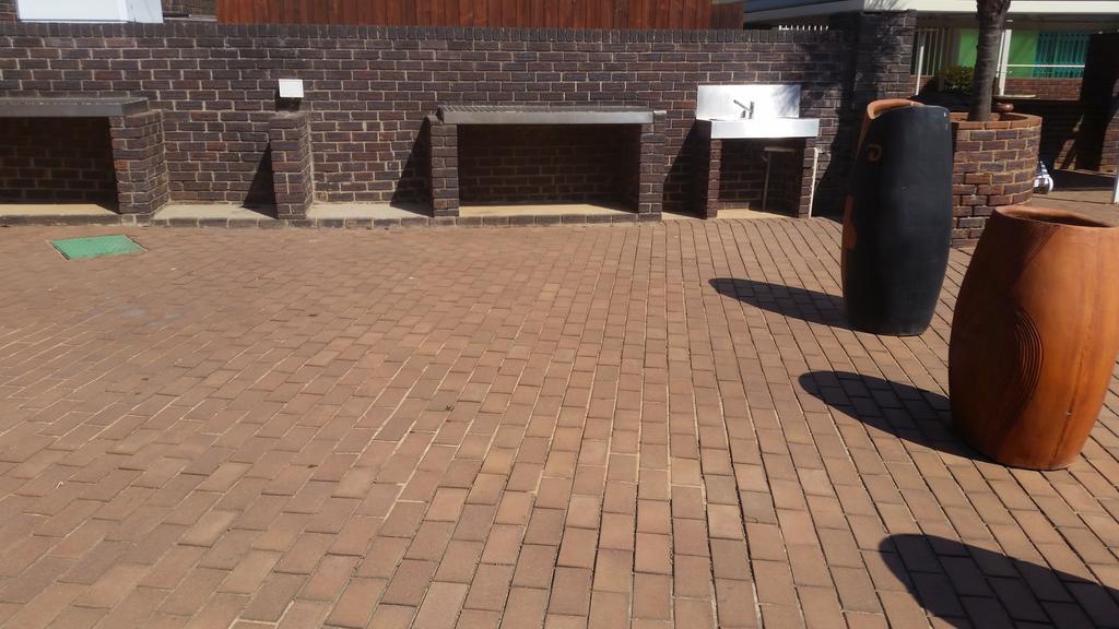 African Phoenix Guest Lodge Kempton Park Exterior foto