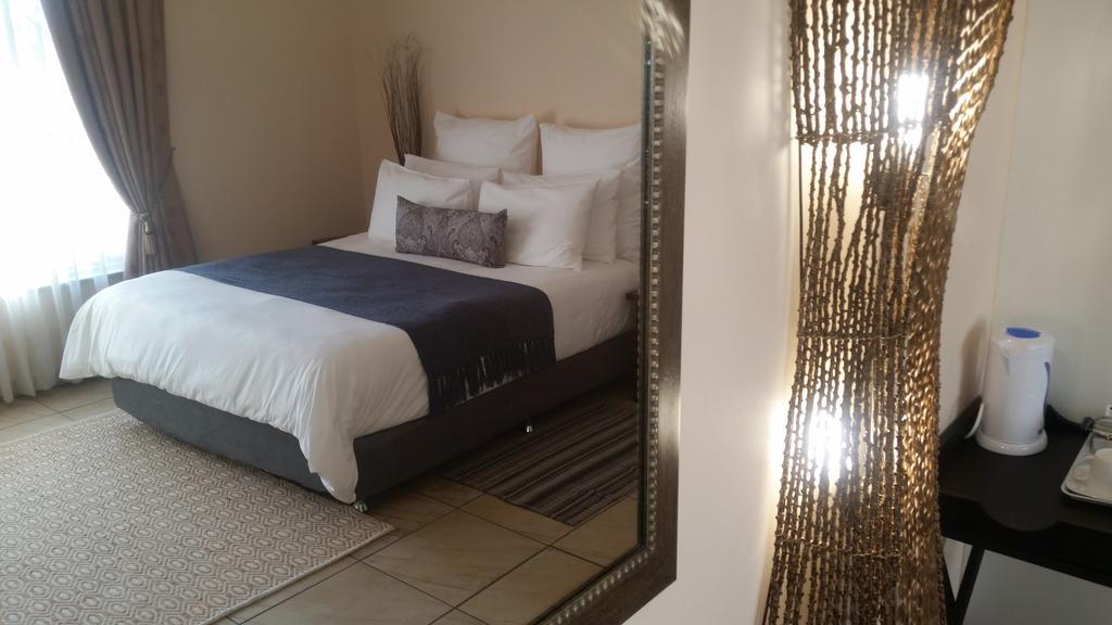 African Phoenix Guest Lodge Kempton Park Exterior foto