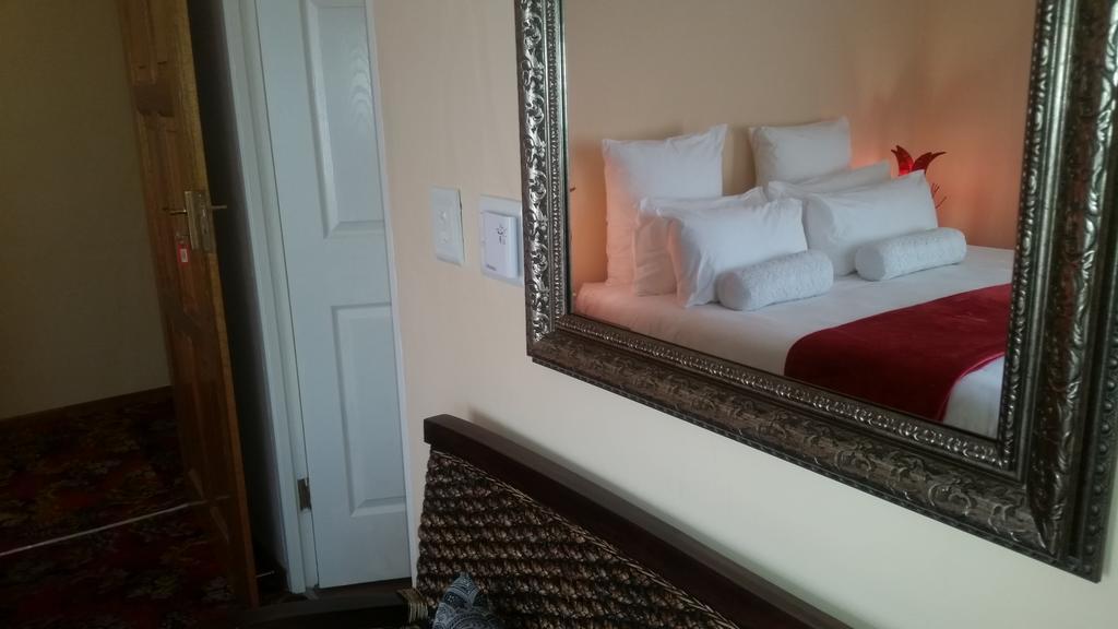 African Phoenix Guest Lodge Kempton Park Exterior foto