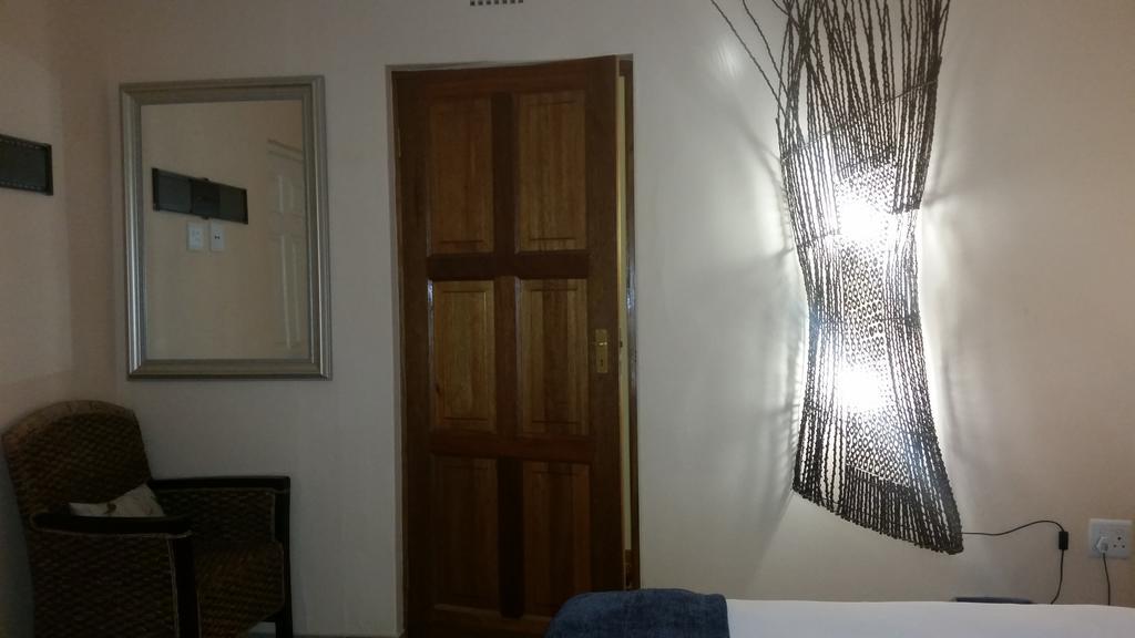 African Phoenix Guest Lodge Kempton Park Exterior foto