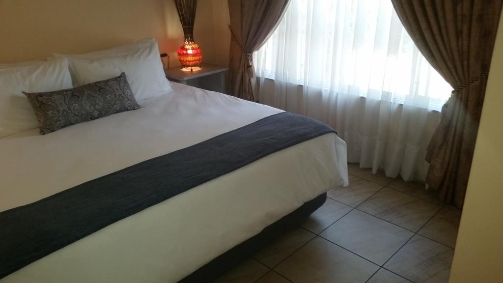 African Phoenix Guest Lodge Kempton Park Exterior foto