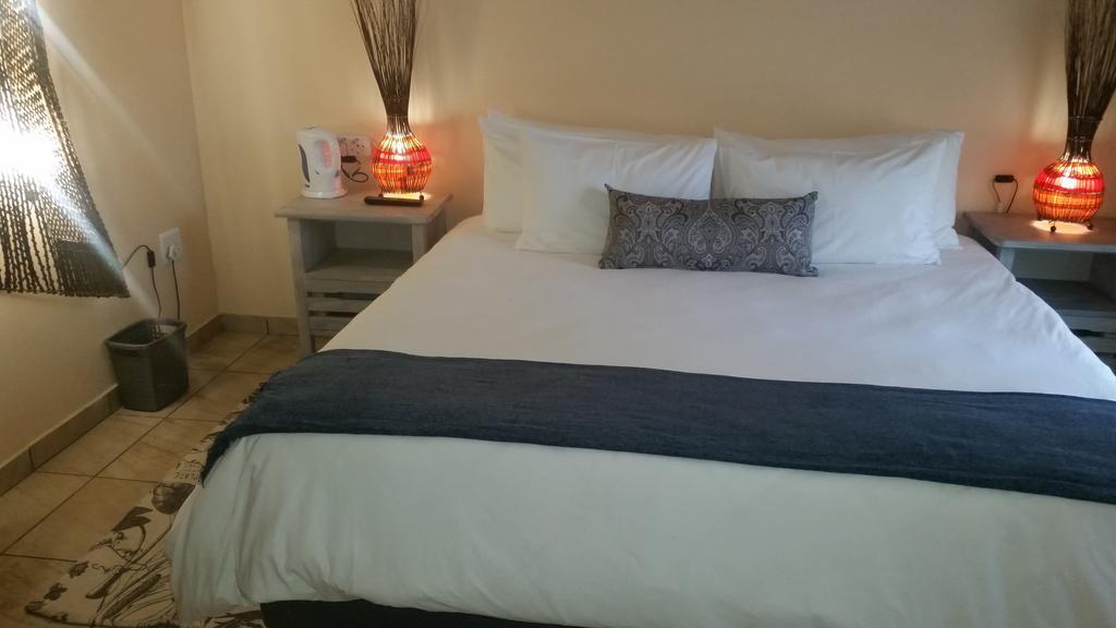 African Phoenix Guest Lodge Kempton Park Exterior foto
