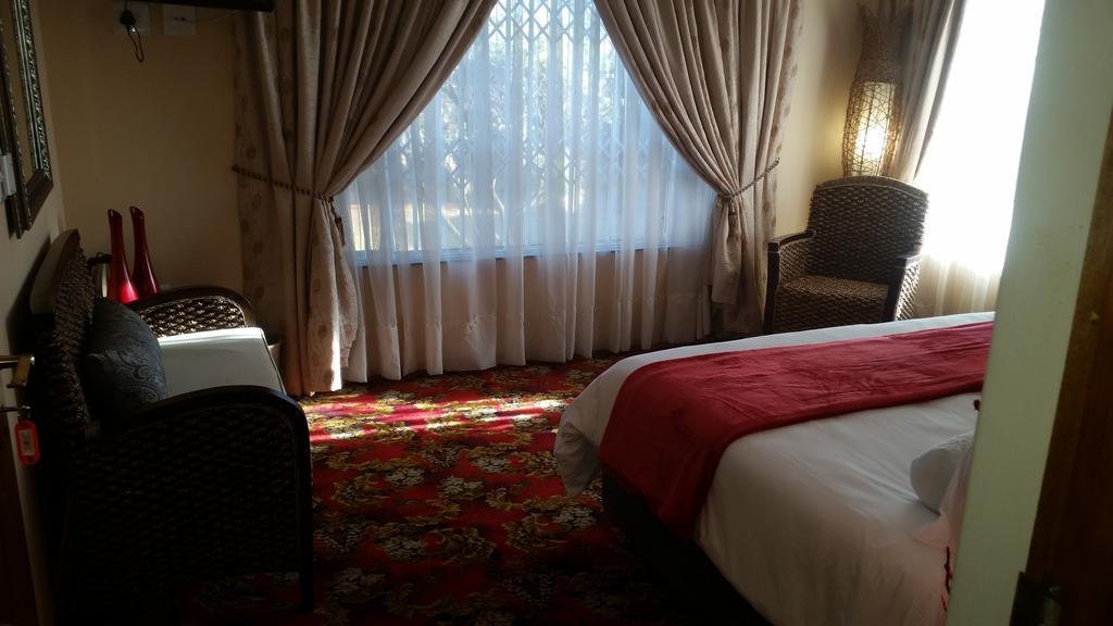 African Phoenix Guest Lodge Kempton Park Exterior foto
