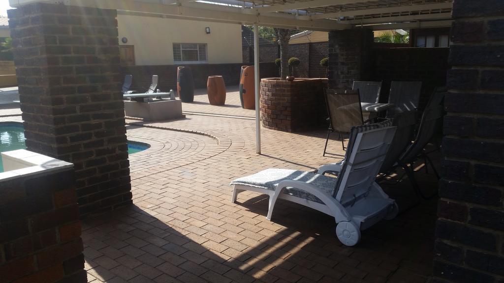 African Phoenix Guest Lodge Kempton Park Exterior foto