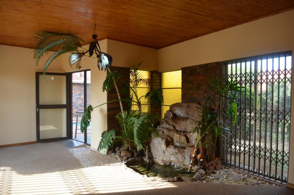 African Phoenix Guest Lodge Kempton Park Exterior foto