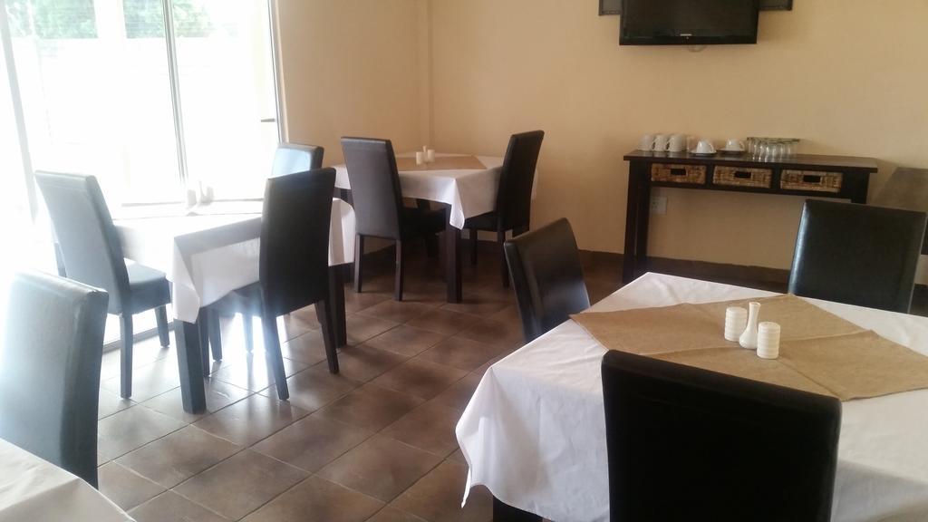African Phoenix Guest Lodge Kempton Park Exterior foto