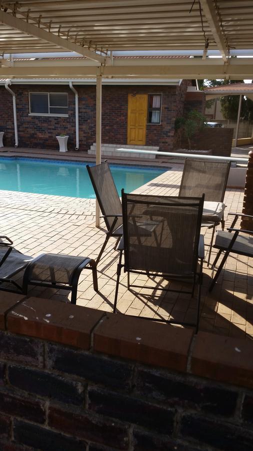 African Phoenix Guest Lodge Kempton Park Exterior foto